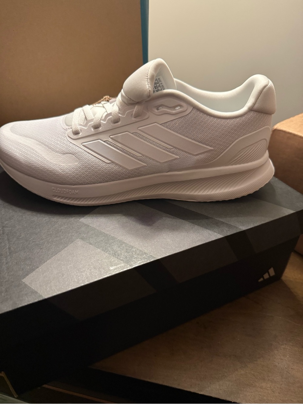 Nike Triple White RUNFALCON 5 Sneakers - Picture 2 of 4